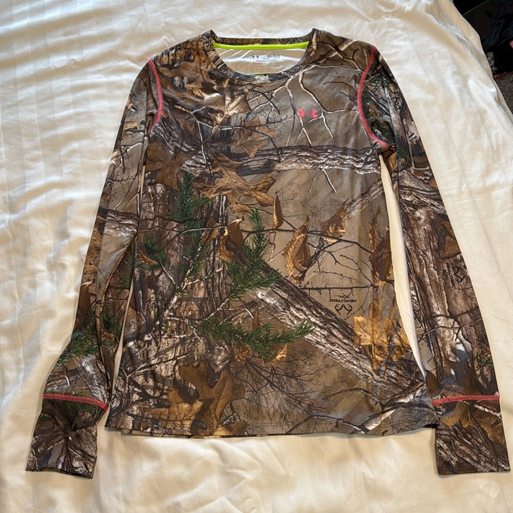 Under Armour Realtree Scent Control Heat Gear Camo Long Sleeve Fitted Medium